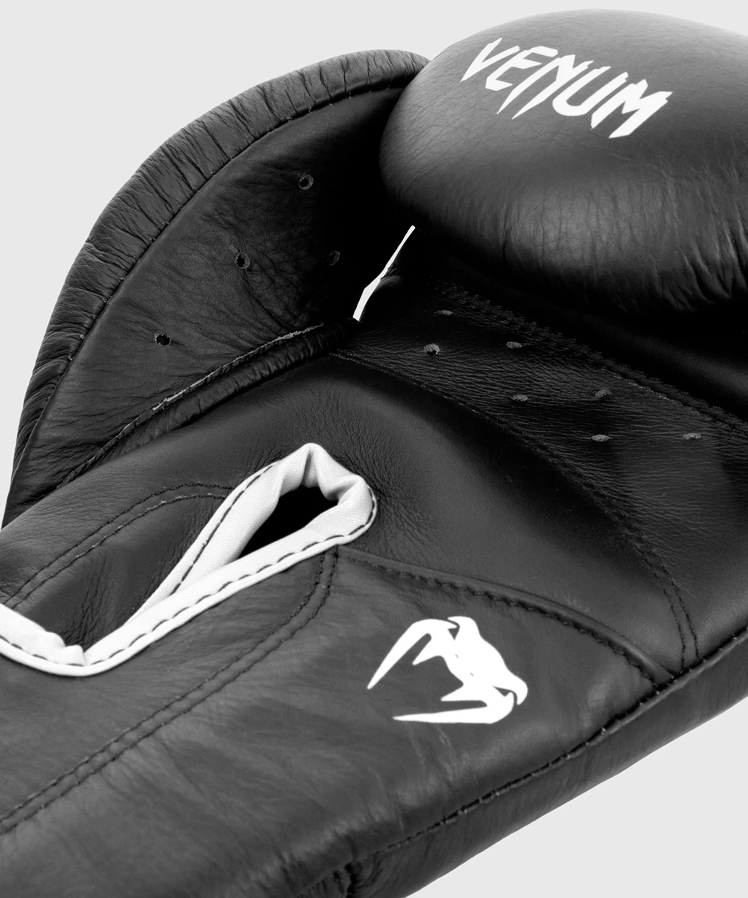 Venum Giant 2.0 Pro Boxing Gloves Velcro - Image 5